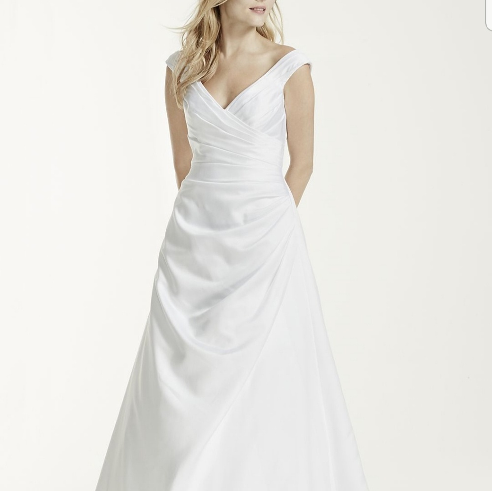 David's bridal size 6 off shoulder wedding dress